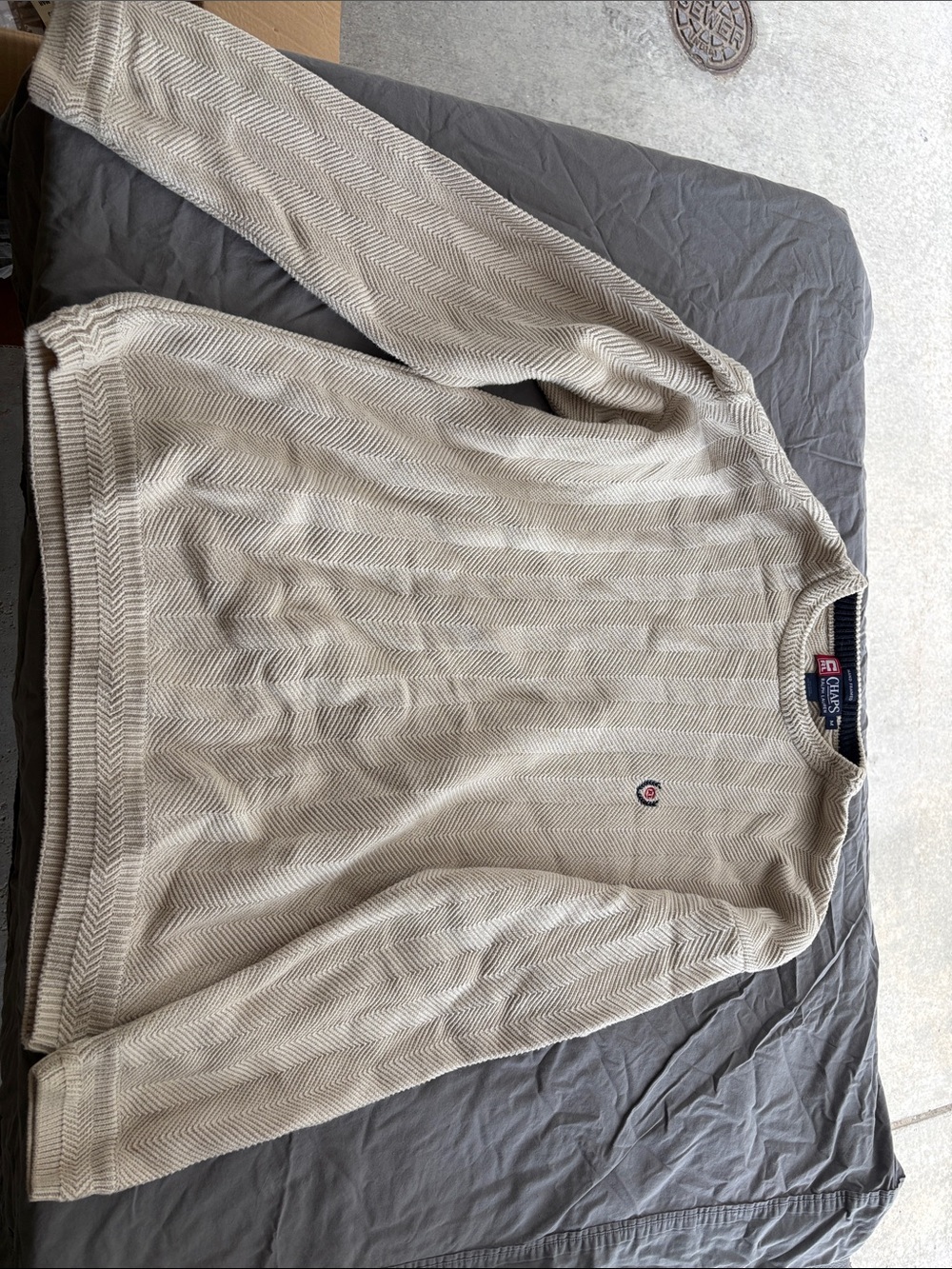 Izod Men’s Beige Herringbone Crewneck Sweater with Chest Logo
